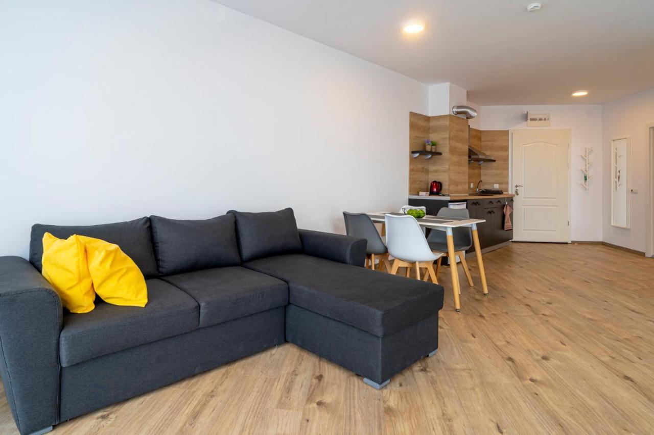 Aparthotel Primorsko Ngoại thất bức ảnh